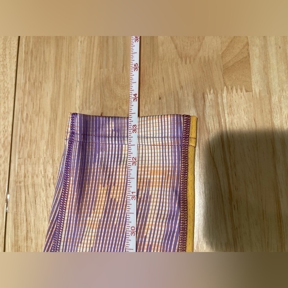 Gymshark sport leggings in orange print size small. NWOT - Picture 5 of 7